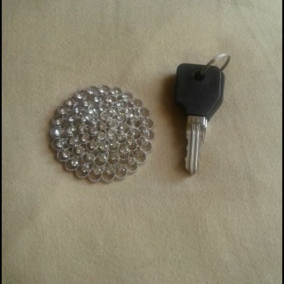 Jeweled Broach - Picture 2 of 2